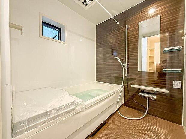 【浴室】1号棟【浴室】一日の疲れを癒してくれるお風呂空間。使いやすさと上質な質感を両立して、単なる習慣から特別な時間に変わるはず。