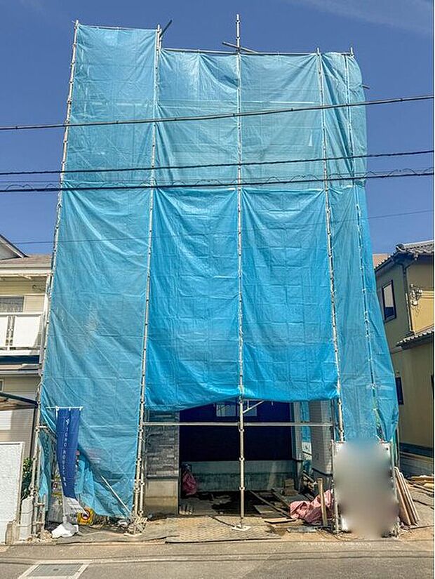 【2号棟【外観】】家族の温かさと陽光の暖かさ、楽しい毎日と明るい未来を予感させる「空間が織り成すひとつ先の住み心地」を演出します。

