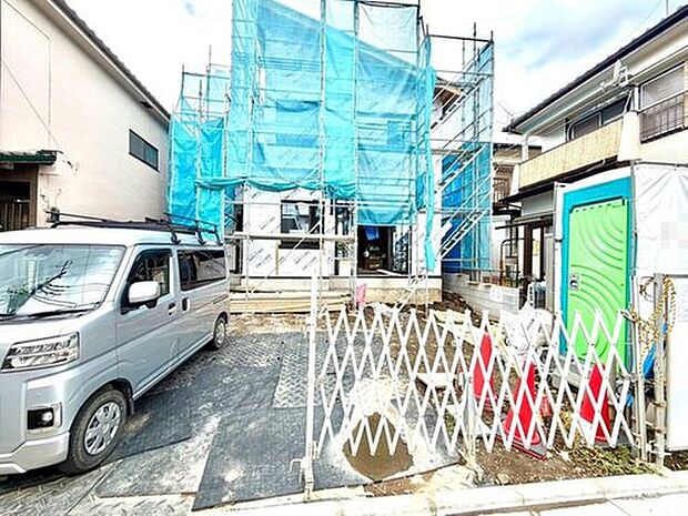 【【現地】】陽あたりの良さは必須条件。家族の温かさと陽光の暖かさ、楽しい毎日と明るい未来を予感させる。