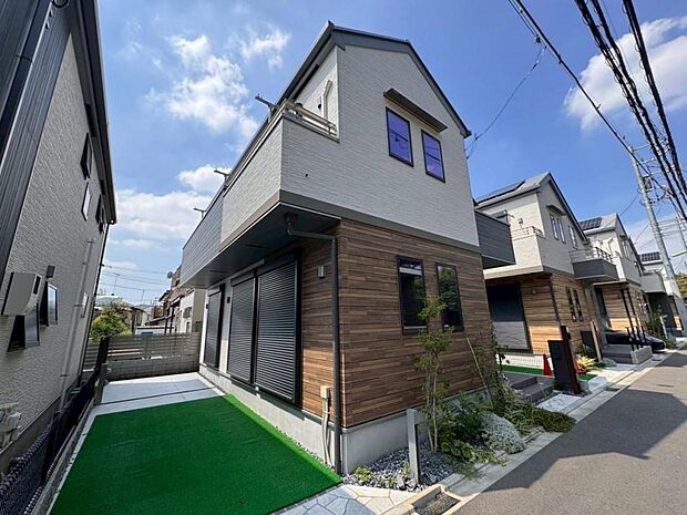 ゆったりと暮らしたい方はもちろん、子育てファミリーにもオススメ。「住み心地」に拘った設計と暮らしと家族を守る安心設備も充実しております。