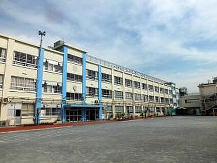 中野区立みなみの小学校 681m