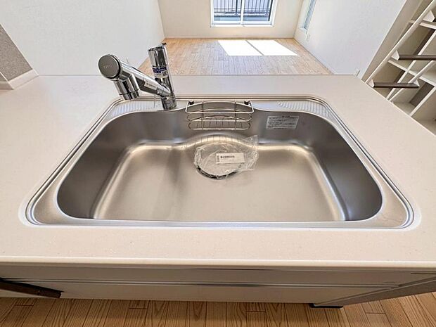 【浄水器一体型水栓】「浄水器一体型水栓」ですので、すぐに調理に使用できます。ミネラルウォーターを購入しなくて済むため人気を集めています。