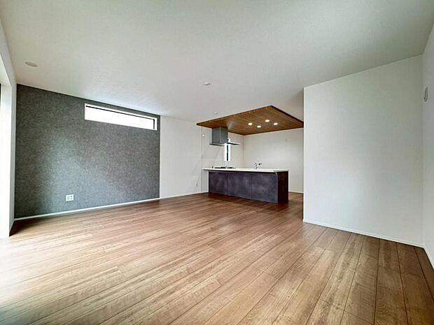 【リビング】リビングはご家族やお客様との時間など、多くの時を刻む空間。建築家が吟味を重ねたこだわりの設計です。