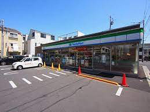 ファミリーマート 練馬北町七丁目店(約341m)