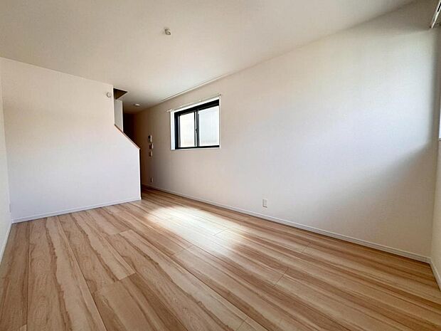 【リビング】リビングはご家族やお客様との時間など、多くの時を刻む空間。建築家が吟味を重ねたこだわりの設計です。