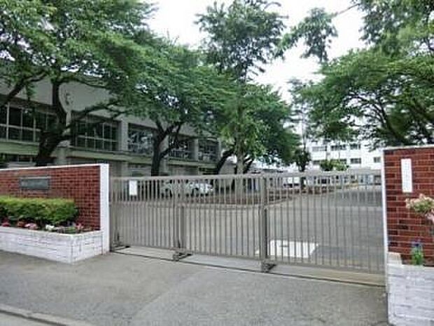 練馬区立南が丘中学校(約1,060m)