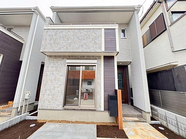 【外観】木造2階建て設計、4LDK+カースペース。暮らしを豊かにサポートする仕様設備や広々としたキッチンなど魅力が詰まったお住まいです。