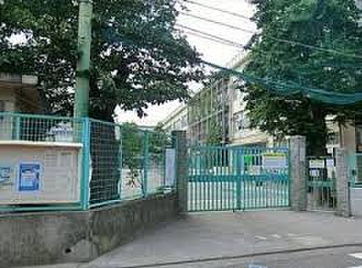 杉並区立高井戸第三小学校(約753m)