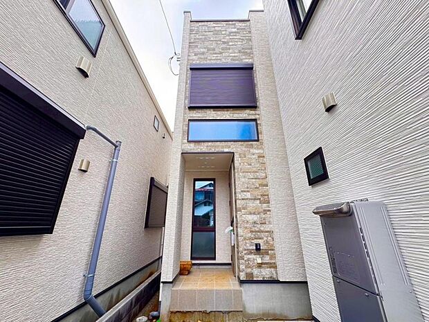 【外観】木造２階建て設計、３ＬＤＫ＋カースペース。暮らしを豊かにサポートする仕様設備や広々としたキッチンなど魅力が詰まったお住まいです。