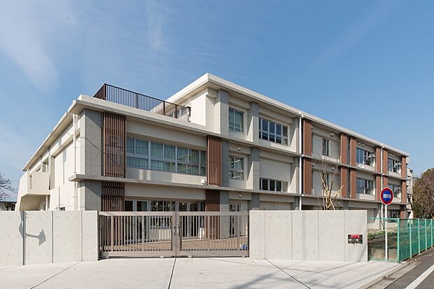 世田谷区立喜多見小学校（約682m）