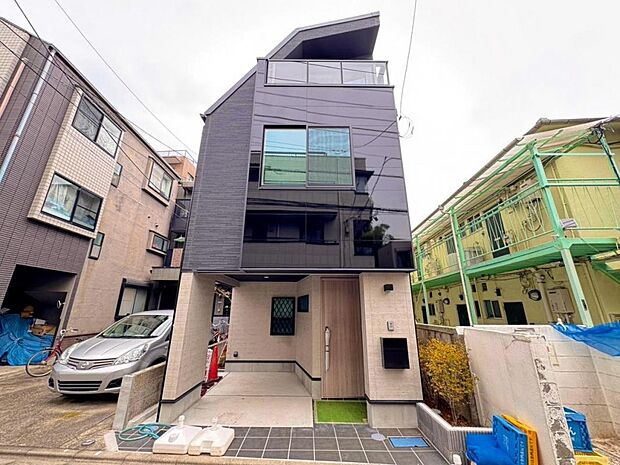 【外観】木造3階建て設計、3LDK+カースペース。暮らしを豊かにサポートする仕様設備や広々としたキッチンなど魅力が詰まったお住まいです。