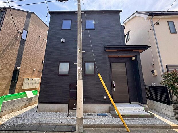 【外観】木造2階建て設計、2LDK。暮らしを豊かにサポートする仕様設備や広々としたキッチンなど魅力が詰まったお住まいです。