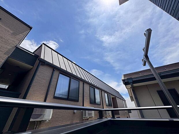 【眺望】建物の用途や高さなどが厳しく制限された第一種低層住居専用地域にございます。見晴らしや陽当りも良好です。