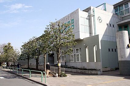 世田谷区立八幡山小学校 798m