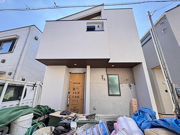 【外観】木造２階建て設計、３ＬＤＫの間取りプラン。暮らしを豊かにサポートする仕様設備や広々としたキッチンなど魅力が詰まったお住まいです。