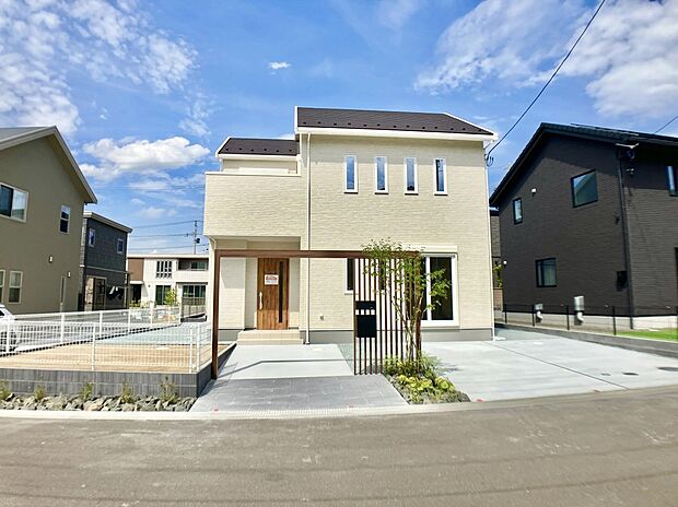 ■ 買物施設や公園が充実した住環境!
■ カースペース2台可能!