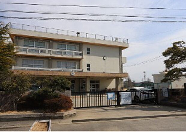 【大成小学校まで約650m(徒歩9分)】小学校が10分圏内!学校行事の際も、保護者の方が気軽に足を運べる嬉しい近さです。