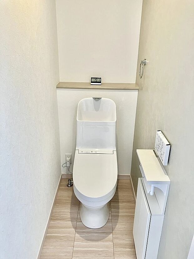 【■ 3号棟 -トイレ- ■】全棟トイレは2か所設置。忙しい時間のトイレ待ち.....といった時間がなくなりそうですね♪もちろん、温水洗浄便座でシャワー付き。