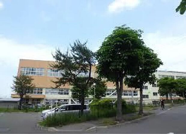 南月寒小学校(約450m)
