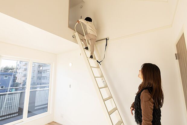 【お子様部屋】お子様部屋は嬉しいロフト付き♪季節物のおるいやお子様のおもちゃ、思い出品やついつい集めてしまう漫画や本などもたっぷり収納できます!お子様専用の秘密基地にも良いですね♪