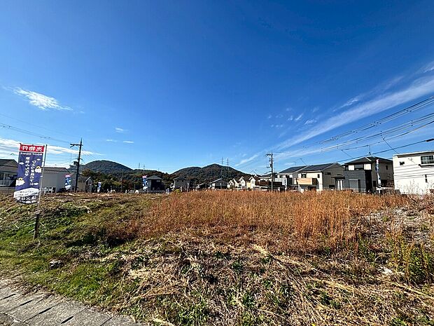 【現地土地写真(5)】分譲地全体の様子。敷地54坪以上のゆとりある区画で、自由設計やZERO-CUBE住宅にも対応可能です。