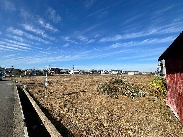 【現地写真(5)】周辺には住宅が立ち並ぶ穏やかな住環境。
新しい街並みの中で、安心して暮らせる分譲地です。
