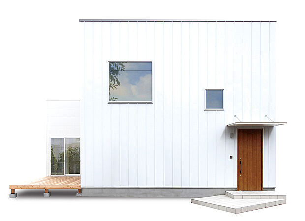 【余白を活かしたシンプルな外観(ZERO-CUBE+BOX)】19帖LDKを中心に和室とウッドデッキがつながる開放的な間取り。収納も各所に確保し、家族のつながりと日々の暮らしやすさを両立した住まいです。