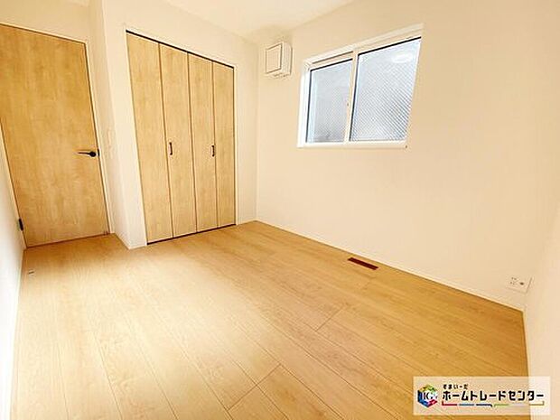 ≪Room≫
明るめのフローリングはどんな家具とも調和するので、どんなインテリアにしようか考えるのも楽しみの一つになりそうです！