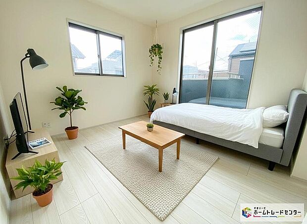 ≪Room≫
2面採光を確保した明るい室内は、風通しも良く、大変居心地の良い空間となっております。
※家具をCGで加工しており、家具付き販売ではございません。