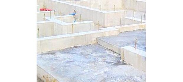 【【ベタ基礎】】面で支える耐震性のあるベタ基礎。 また、基礎幅150mmと基準値の120mmよりも厚くし、より地震に強い住まいを実現できます。