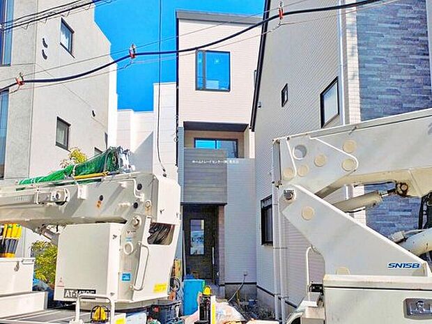 【 現地外観写真】現地（2026年3月）撮影
都心方面へ快適な交通アクセス！
・つくばエクスプレス「青井」徒歩2分♪
・東京メトロ千代田線「綾瀬」徒歩19分♪
