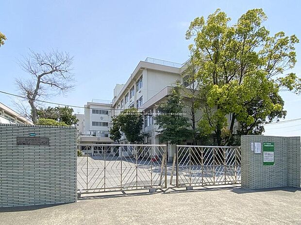 江戸川区立篠崎第二中学校(約950m)