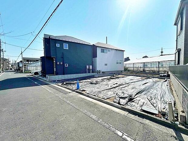 【前面道路含む現地写真】小学校まで徒歩4分！登下校も安心です。