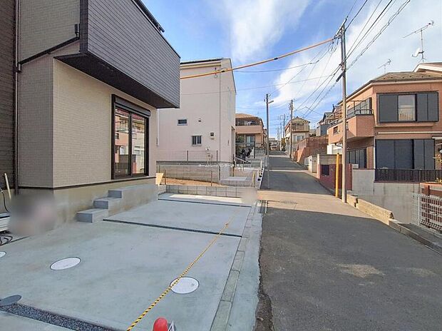 【前面道路含む現地写真】≪見学予約ができます!≫
スーパーや通学路など、建物の周辺を実際に歩いてみるのもおすすめです!新生活のイメージが膨らみますね♪