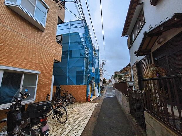 【前面道路含む現地写真】≪見学予約ができます!≫
賃貸暮らしで気を使っていた「狭さ」や「騒音」とはもうおさらば!生活のしやすさを考えた新築マイホームを一緒に探してみませんか?