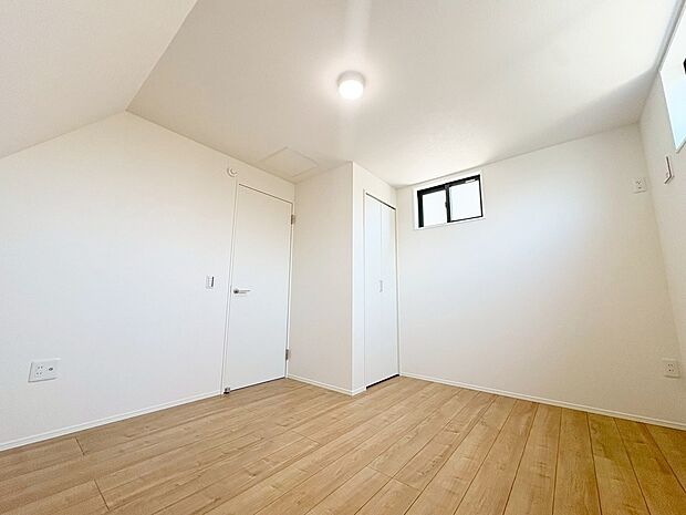 【リビング以外の居室】お仕事部屋にしたり、お子様部屋にしたり、使いやすいお部屋になっています。