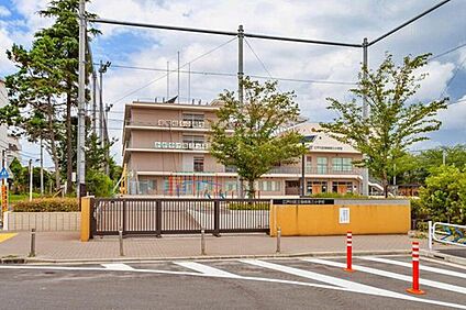 江戸川区立篠崎第三小学校 140m (徒歩2分)