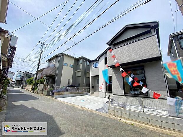 【現地外観写真】≪見学予約ができます！≫洗練されたデザインのお洒落なお住まいです。ゆとりの広さを誇る魅力あふれる邸宅の完成です。