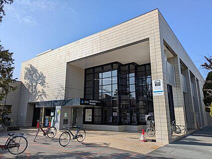 足立区立興本図書館 1100m(徒歩14分／自転車5分)