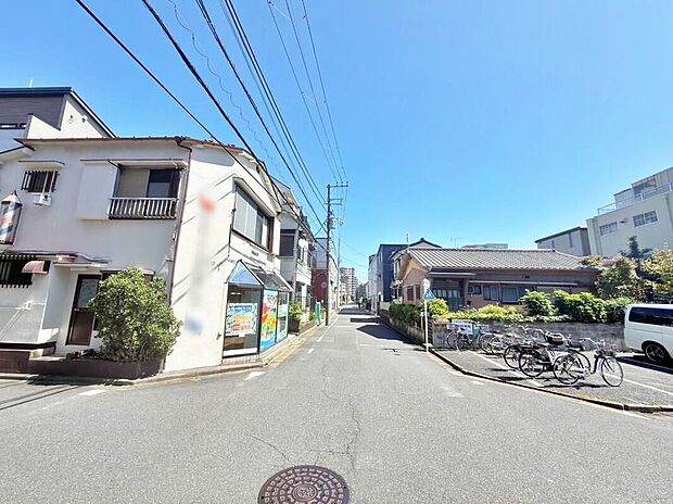 【前面道路含む現地写真】現地（2026年9月）撮影※解体工事前の写真です　
◆住宅性能評価の6項目で最高等級を取得！◆
耐震等級(倒壊・損傷等防止)・耐風等級・劣化対策等級
ホルムアルデヒド対策等級・維持管理対策等級