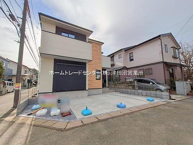 閑静な住宅地で子育て家族にピッタリ。毎日のお散歩も快適な緑に恵まれたエリアで、自然に包まれた穏やかな暮らしを実現するための、ゆとりある住環境が整っています。緑の潤いを感じながらホッと生活できそう。