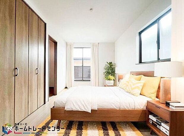 南向きの主寝室は採光も明るく風通し共に良好です。ダブルベッドのサイズのベッドを配置しても十分な広さを確保できる寝室です♪※こちらはCGなどで画像生成したイメージ画像となります。