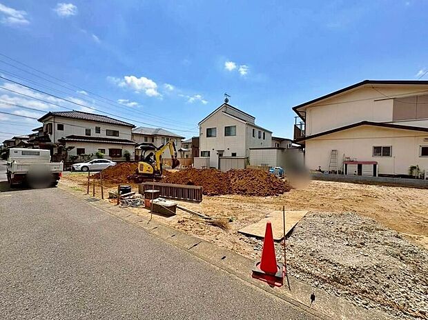 毎日のお散歩も快適な緑に恵まれた閑静な住宅地は、伸び伸びスローライフを叶えてくれます。自然豊富な季節の移ろいを身近に感じられる環境です♪ 【7/10撮影】
