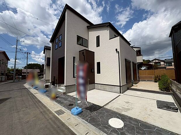 【現地外観写真】閑静な住宅地で子育て家族にピッタリ。毎日のお散歩も快適な緑に恵まれたエリアで、自然に包まれた穏やかな暮らしを実現するための、ゆとりある住環境が整っています。緑の潤いを感じながらホッと生活できそう。