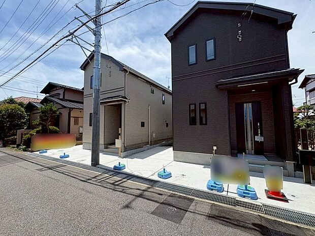 【現地外観写真】各居室に収納を完備しております。収納が豊富な住宅は居室空間がしっかりと使えるので暮らしやすさが断然に上がります。荷物を気にすることなく家具の配置をお好み通りにできるのも大きな魅力です。