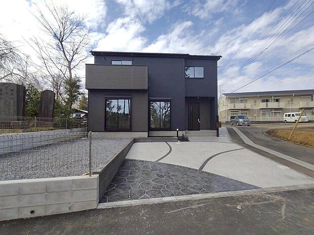 【現地外観写真】耐震性能に自信のある『飯田グループの家』!お客様を守る大切な住宅だからこそ、第3者の検査を受けて安心して住んでいただける住宅を建てております。その頑丈さを、ぜひ現地にてご体感くださいませ。