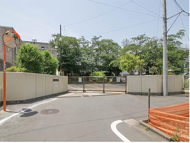 成田市立成田小学校(約1,400m)