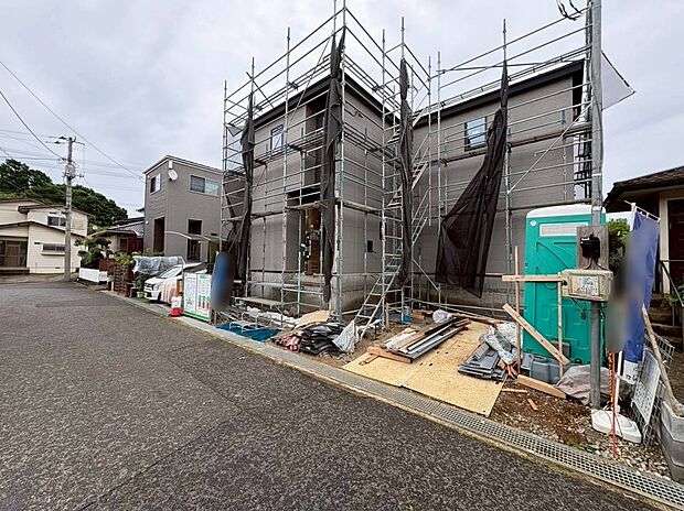 【現地外観写真】当物件のご案内につきましては、営業スタッフが丁寧に御対応します♪休日、お仕事帰りなど、ご都合に合わせていつでもご案内いたします♪周辺環境と併せて、実際に現地をご確認ください♪