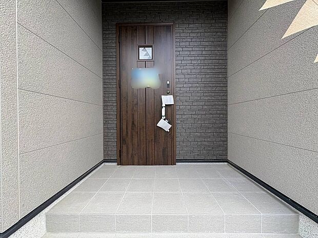 【玄関】家の第一印象は玄関で決まるくらい重要な場所。玄関は家の顔といわれますが我が家のセンスをさりげなく感じさせる魅力ある玄関造りも楽しみの一つ。帰宅する度に家族がほっとできる心地よい空間造りも大切ですね♪