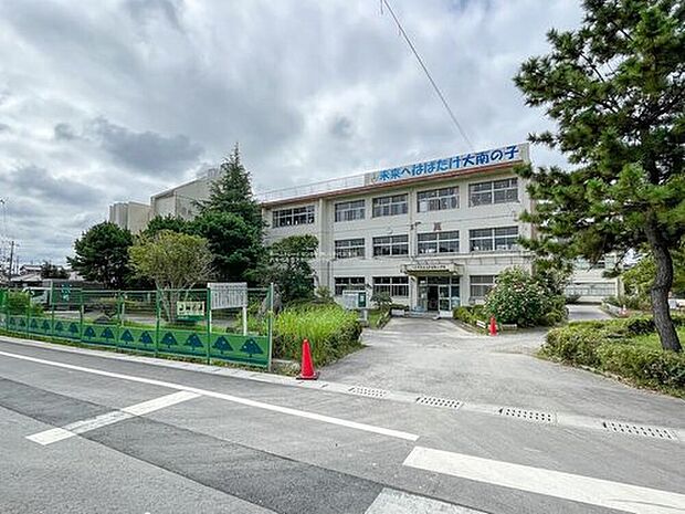八千代市立大和田南小学校(約1,100m)